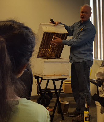 Bill Lewis Speaks at Long Beach Beekeepers Meeting